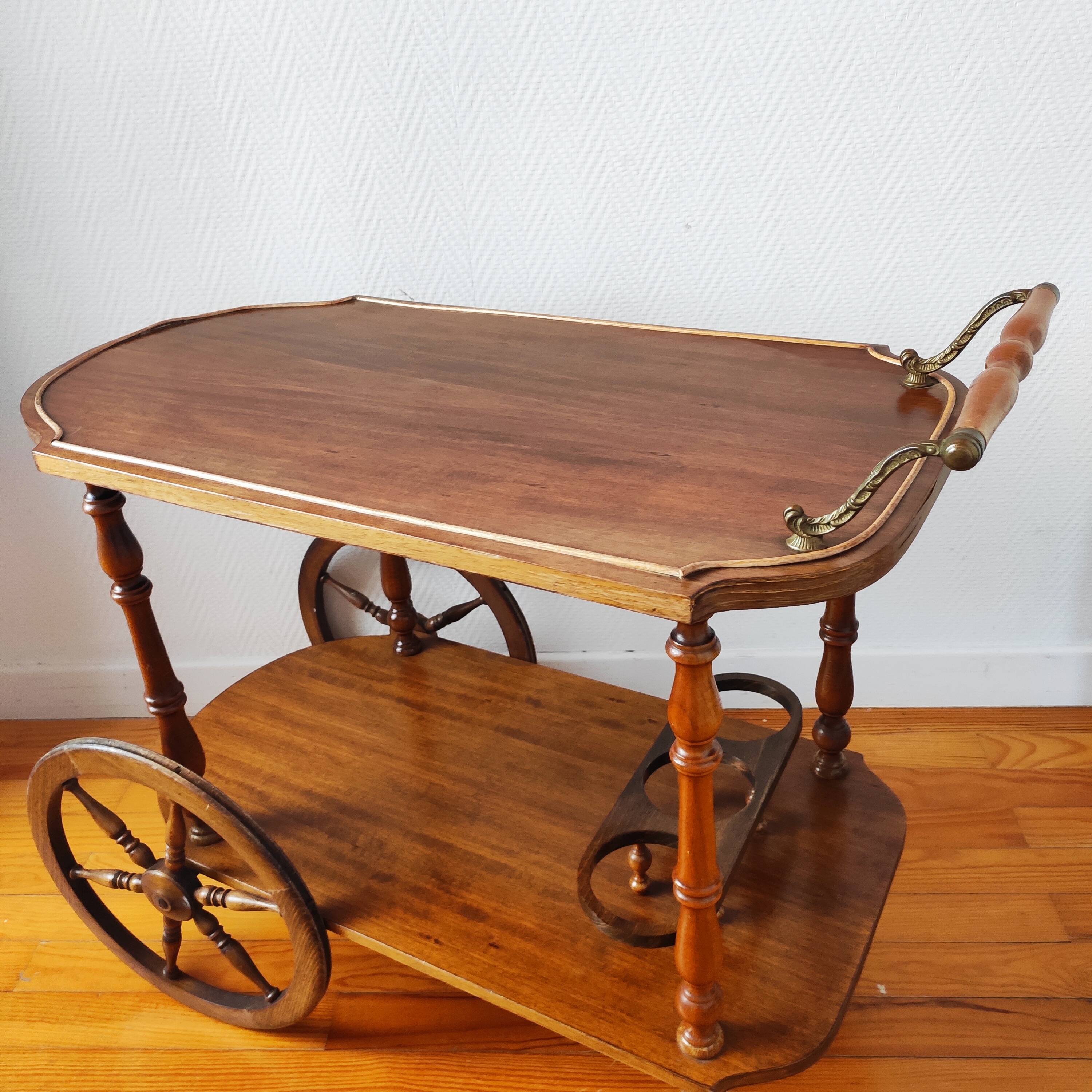 Trolley on wheels service trolley