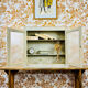 Vitrine vintage en bois et verre martelé