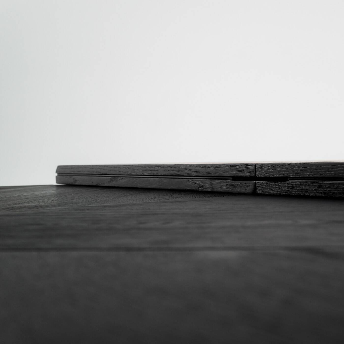 Table ronde/carrée en chêne noir