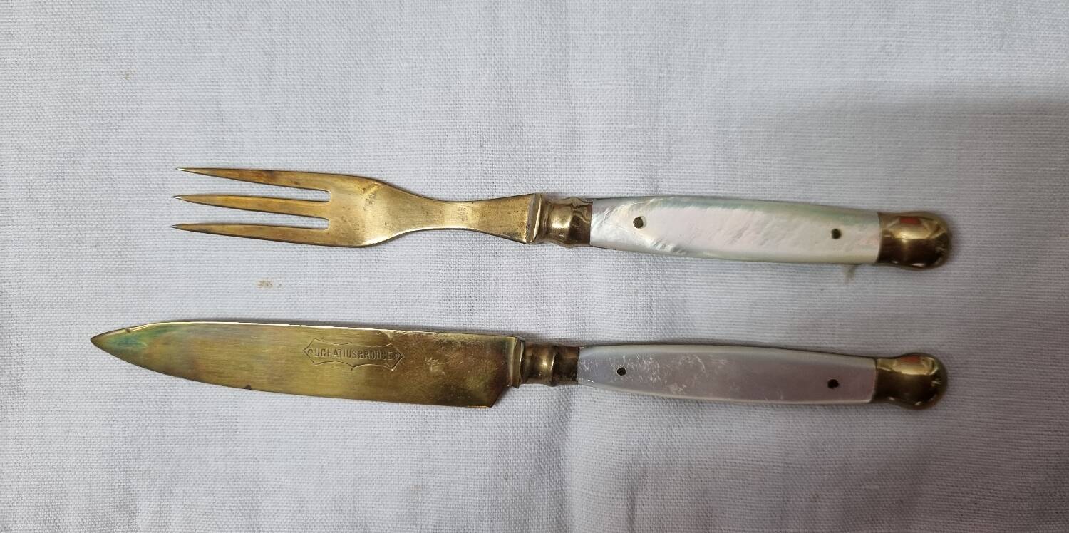 Cutlery for cheeses, desserts, mother-of-pearl & vermeil