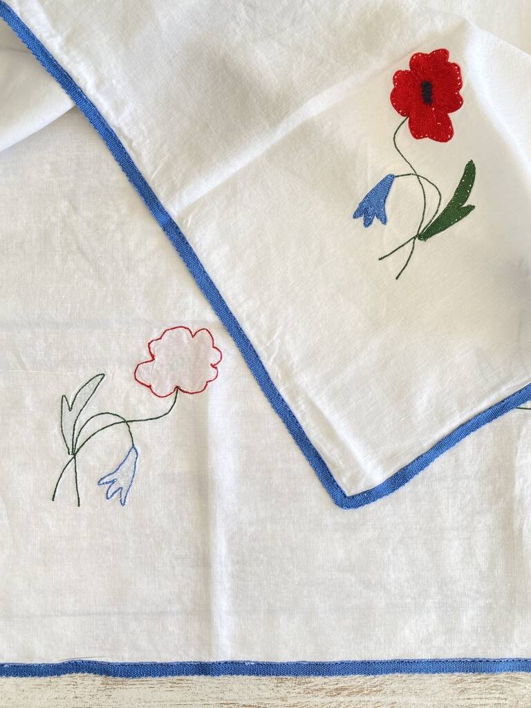 Antique hand-embroidered and braided tablecloth "poppies & cornflowers" - Linen - 107x107 cm