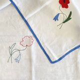 Antique hand-embroidered and braided tablecloth "poppies & cornflowers" - Linen - 107x107 cm
