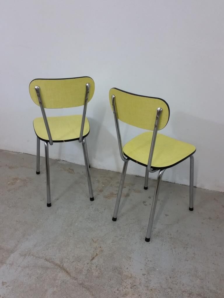 Table and chairs in formica yellow