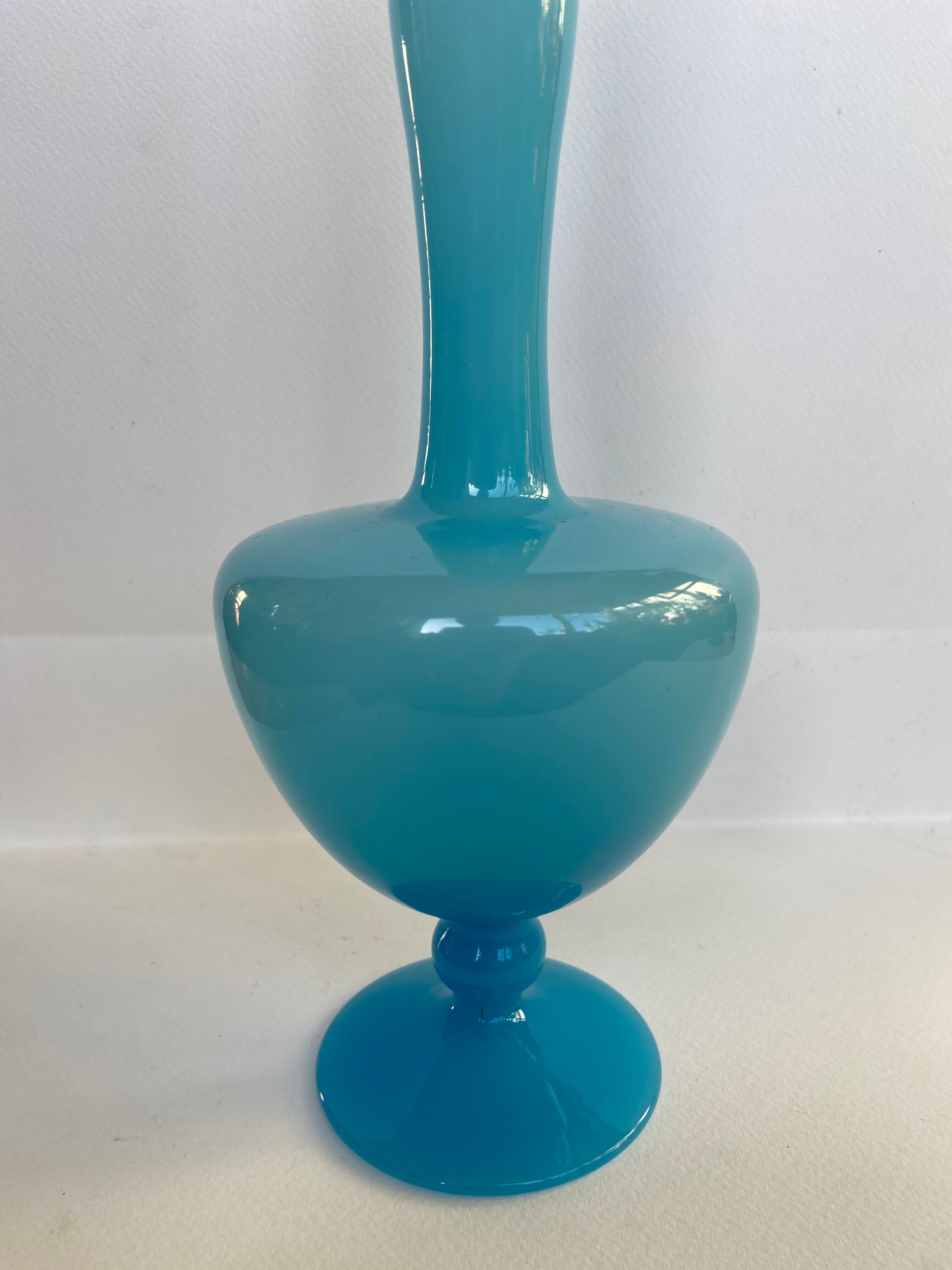 Opalin glass soliflore