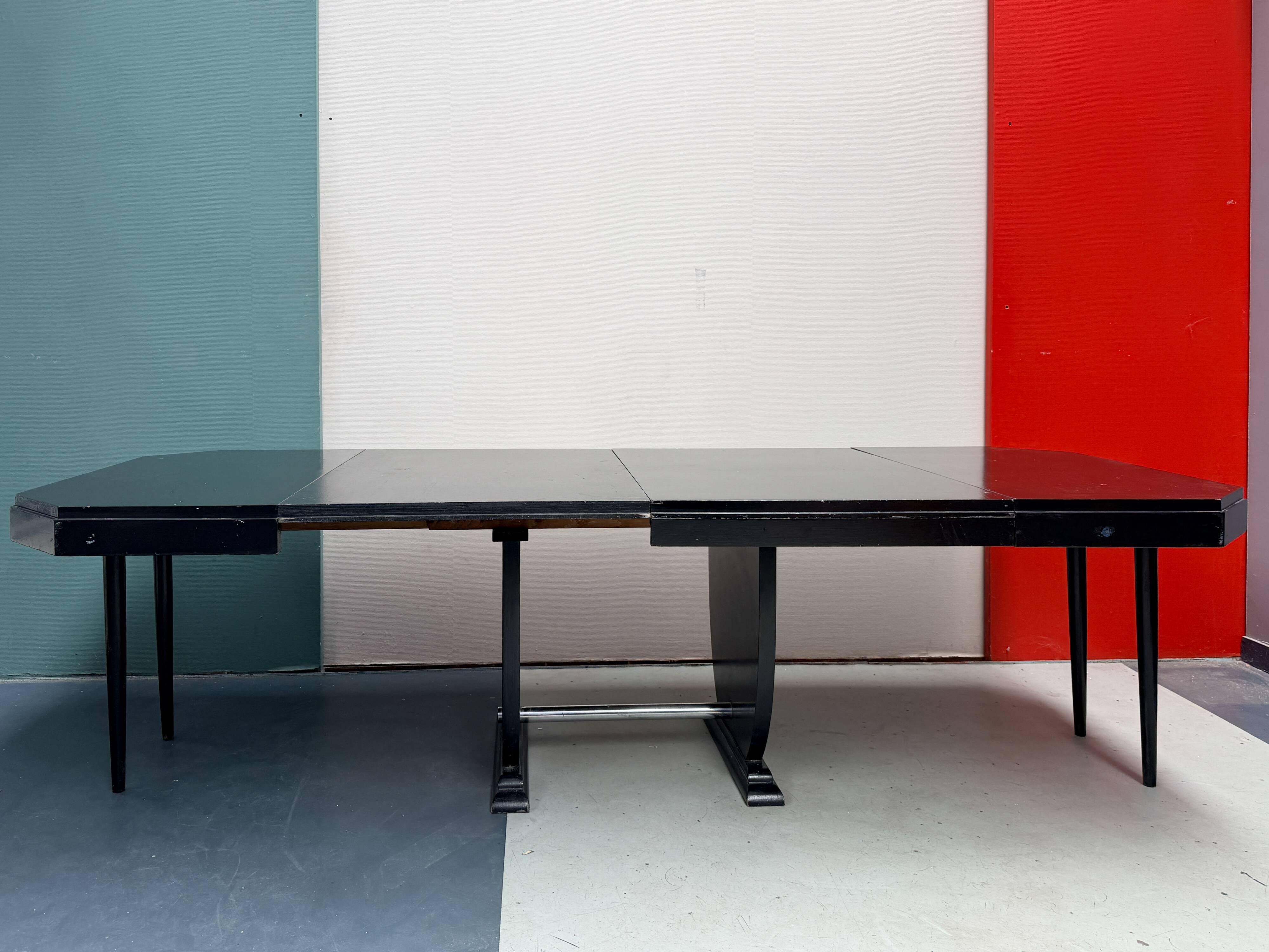Table à manger extensible de style Art déco en bois avec finition laquée no
