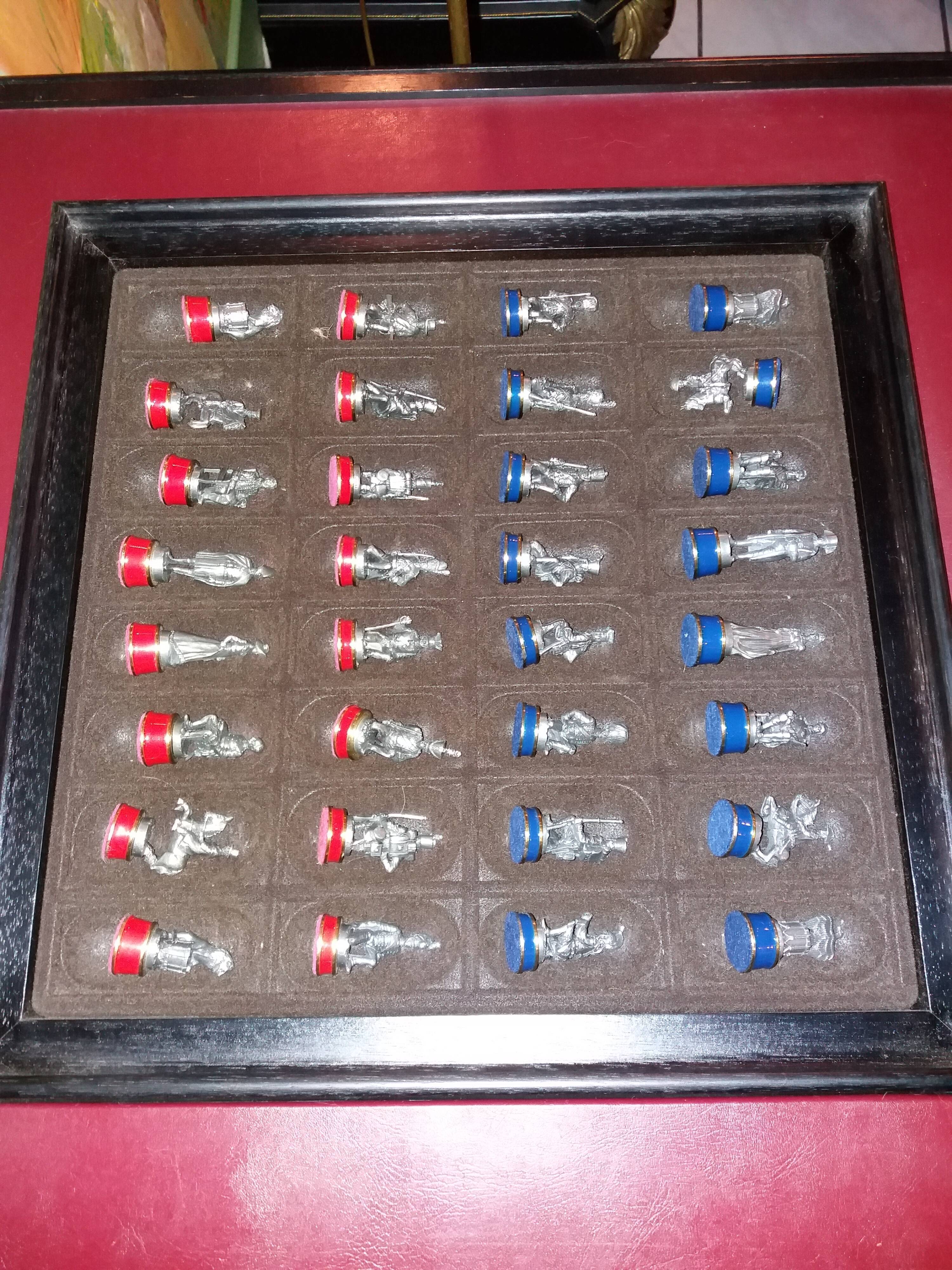Guéridon avec jeu d'échecs