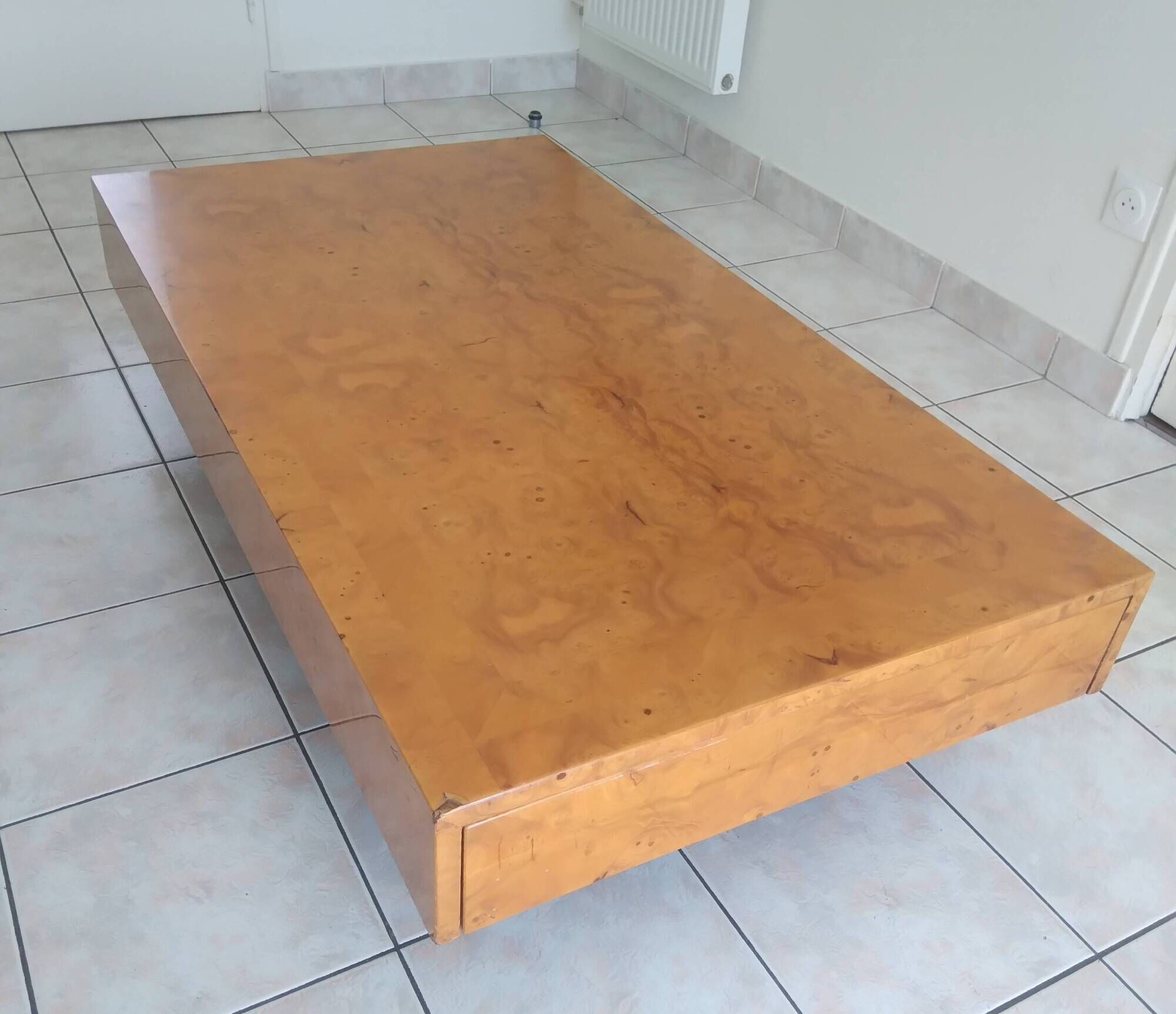 Table basse bois de loupe Jean Claude Mahey Roche Bobois
