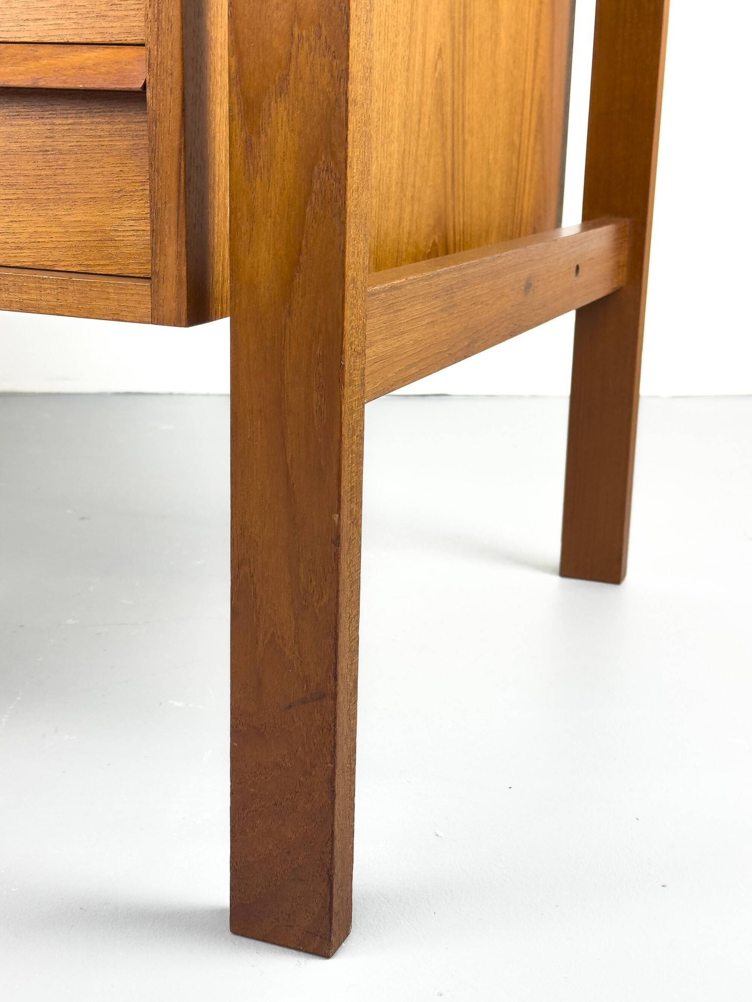 Mid-century teak desk by Svend Åge Madsen for Sigurd Hansen, 1960s.