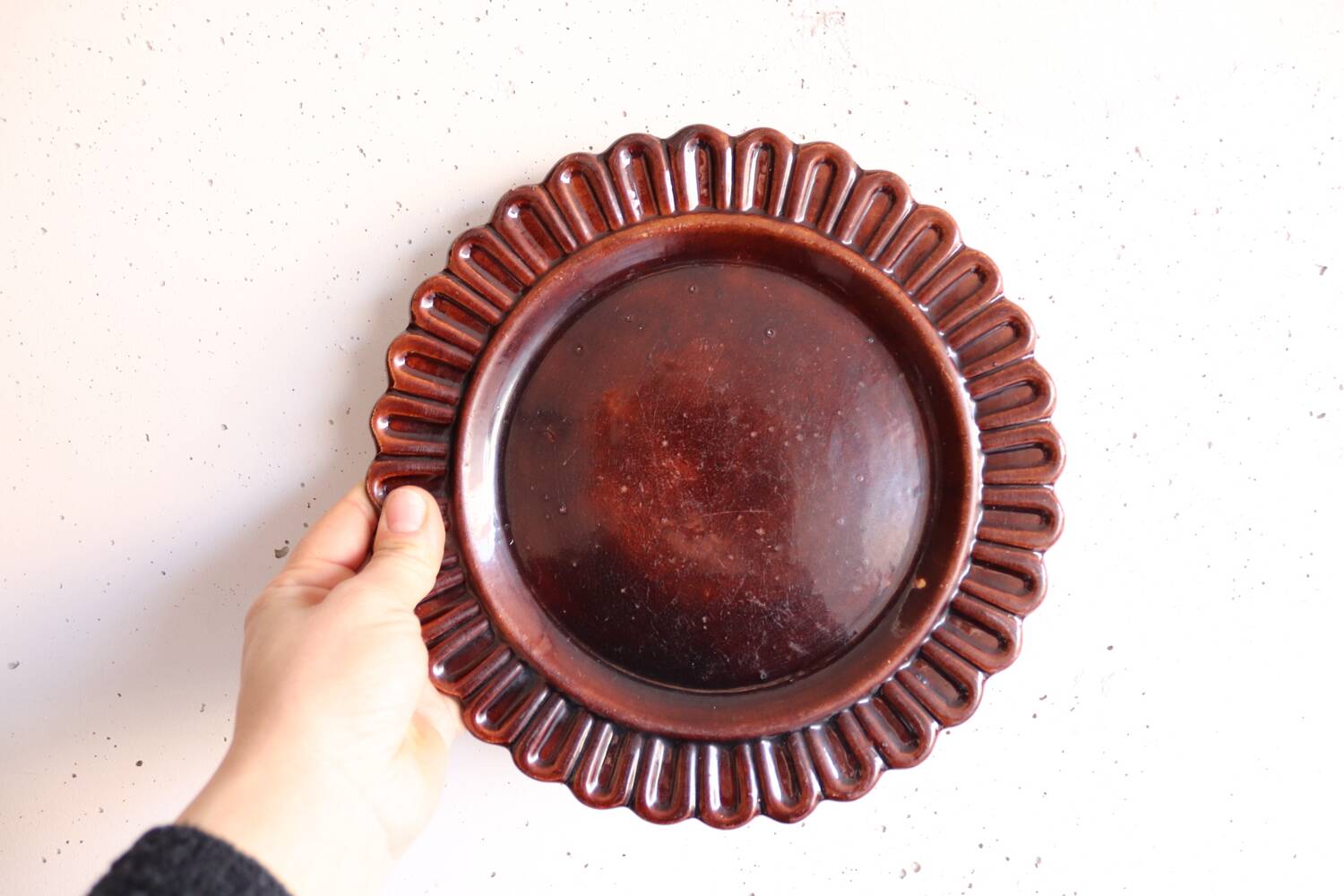 "Marguerite" plate in glazed ceramic
