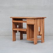 Petit bureau français du milieu du siècle en bois