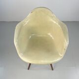 Eames Herman Miller DAW fibreglass chair in  parchment / white