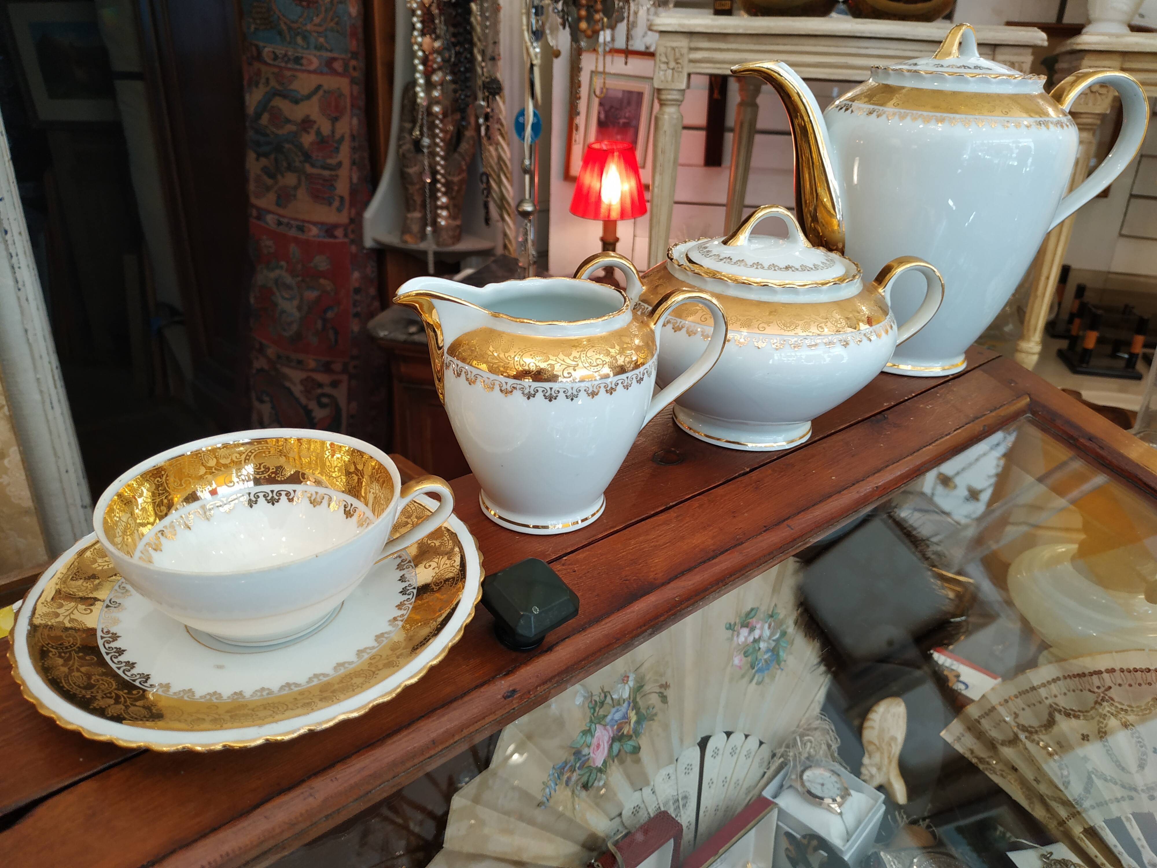 Coffee service 12 cups in white and gold porcelain
