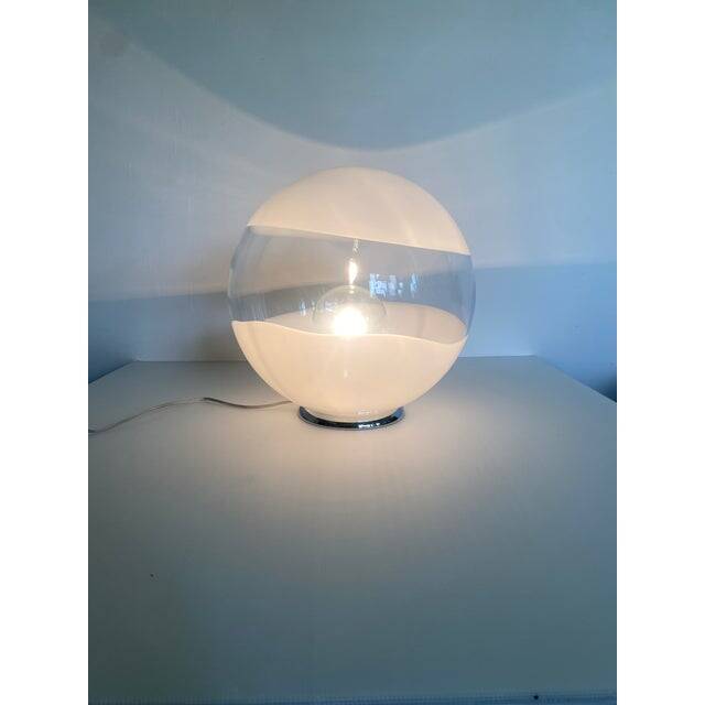 Contemporary scenographic murano white murano glass table lamp in 70's style