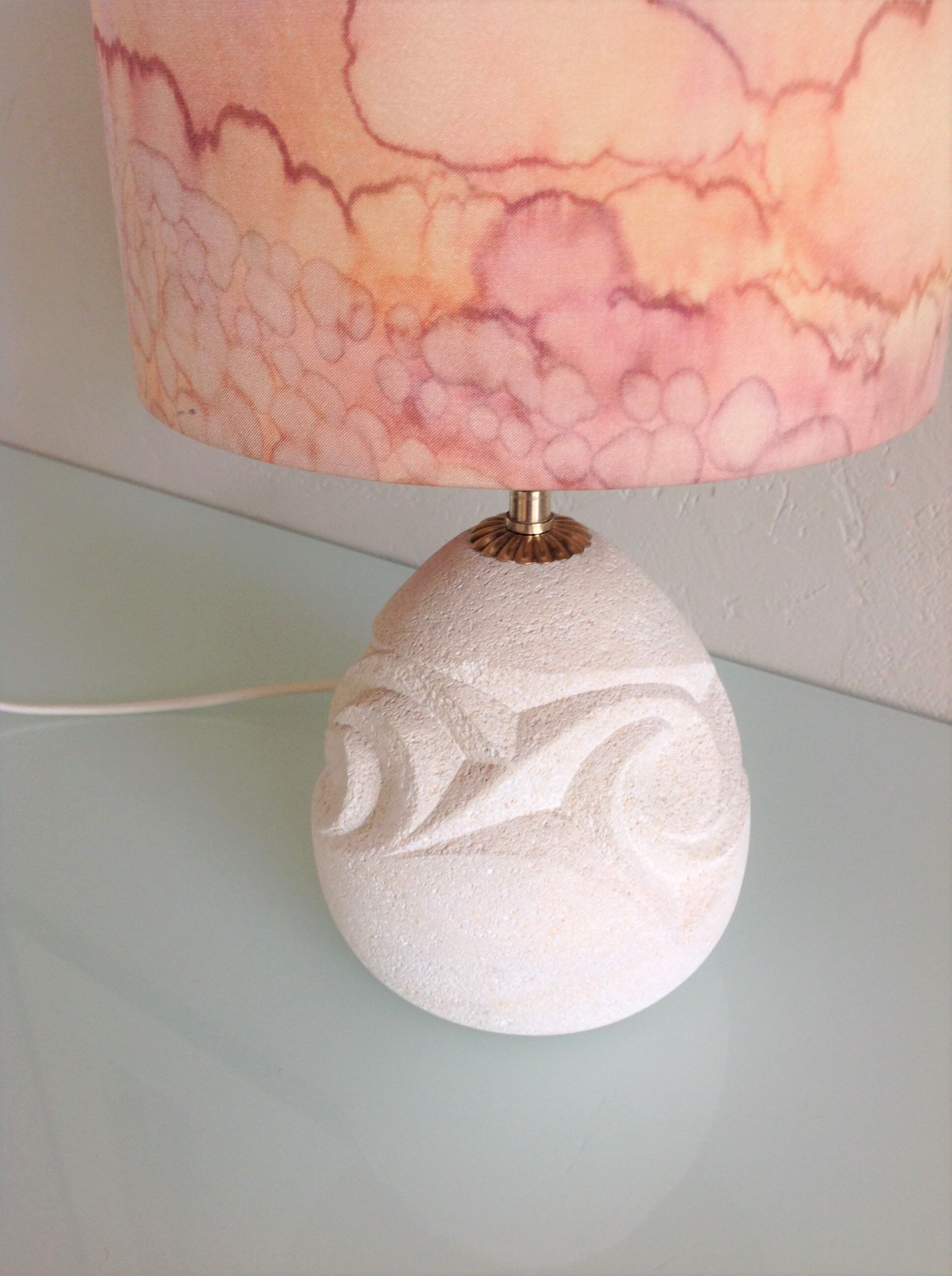 Ovoid lamp in carved stone and printed lampshade / vintage 60-70s