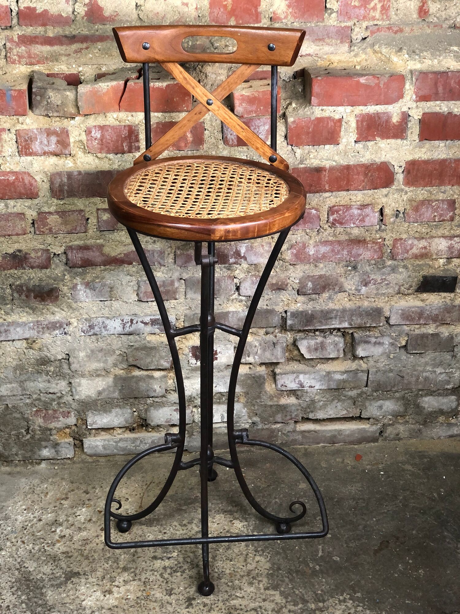 Bar chairs/stool (4) made of wood and wrought iron canned seats