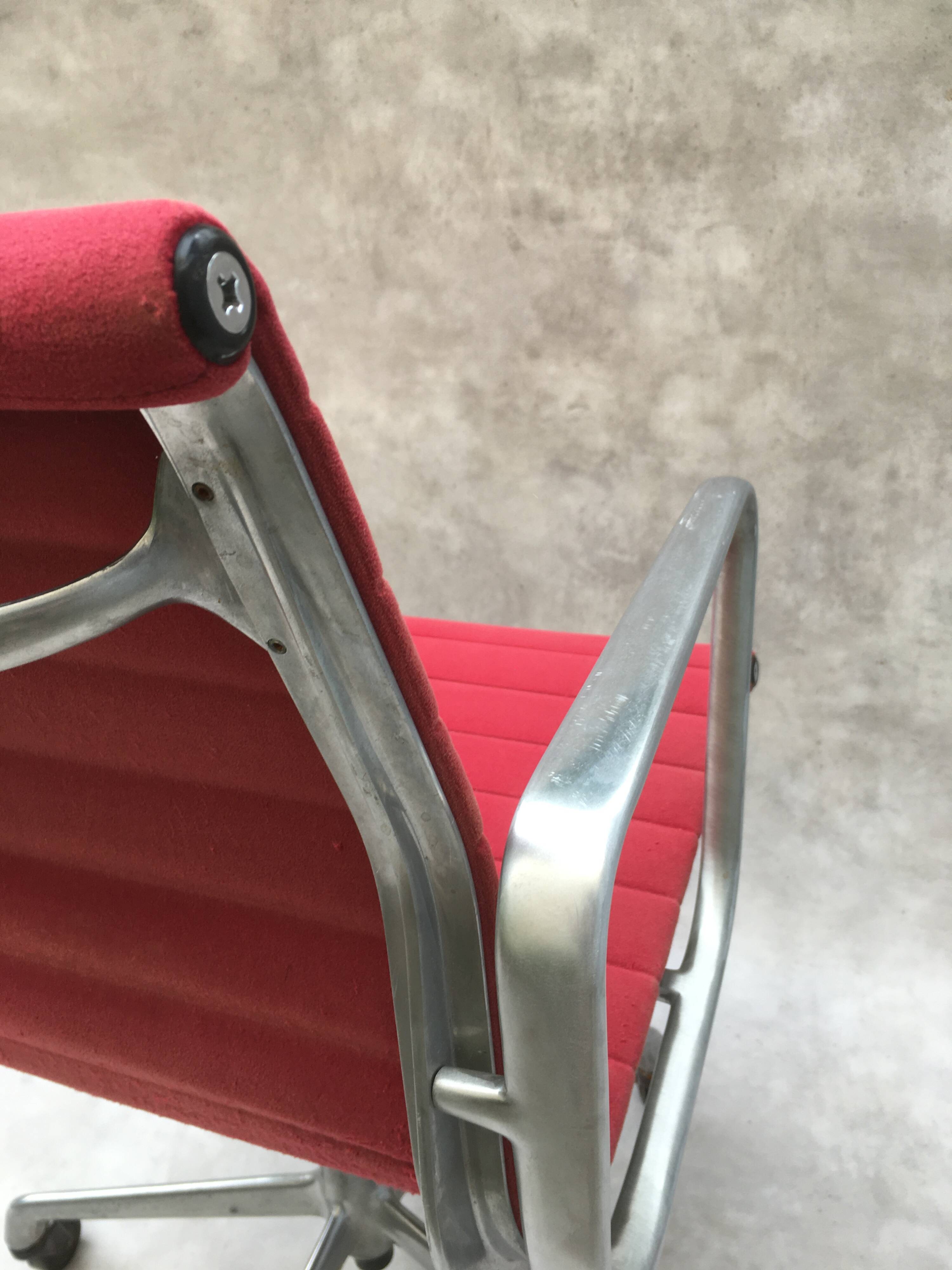 Eames EA 1117 office chair