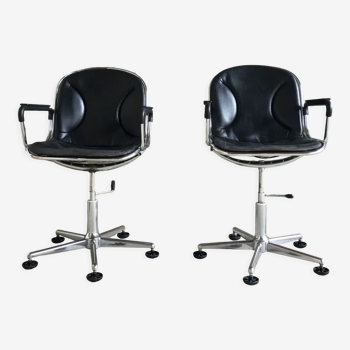 Paire de fauteuils de coiffeur grillagés assises en cuir noir design 1980
