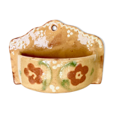 Empty pocket, soap holder wall