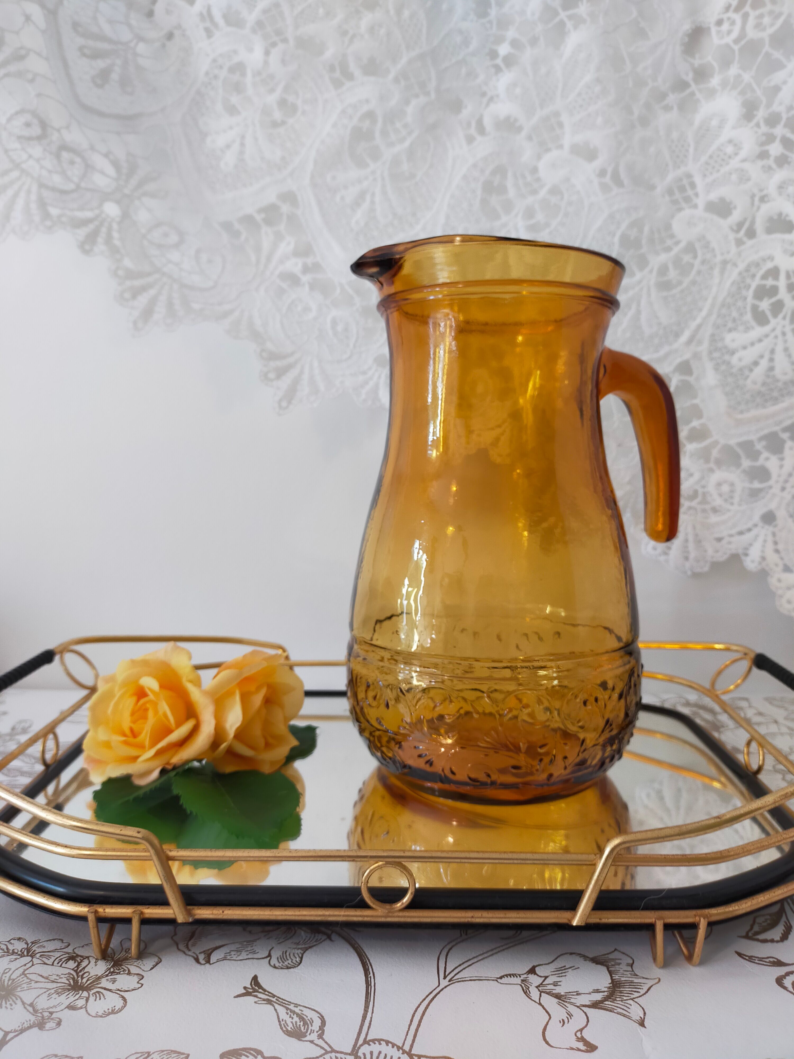 Cruche vintage à eau verre ambré  fabriquée en italie  des années 60/70