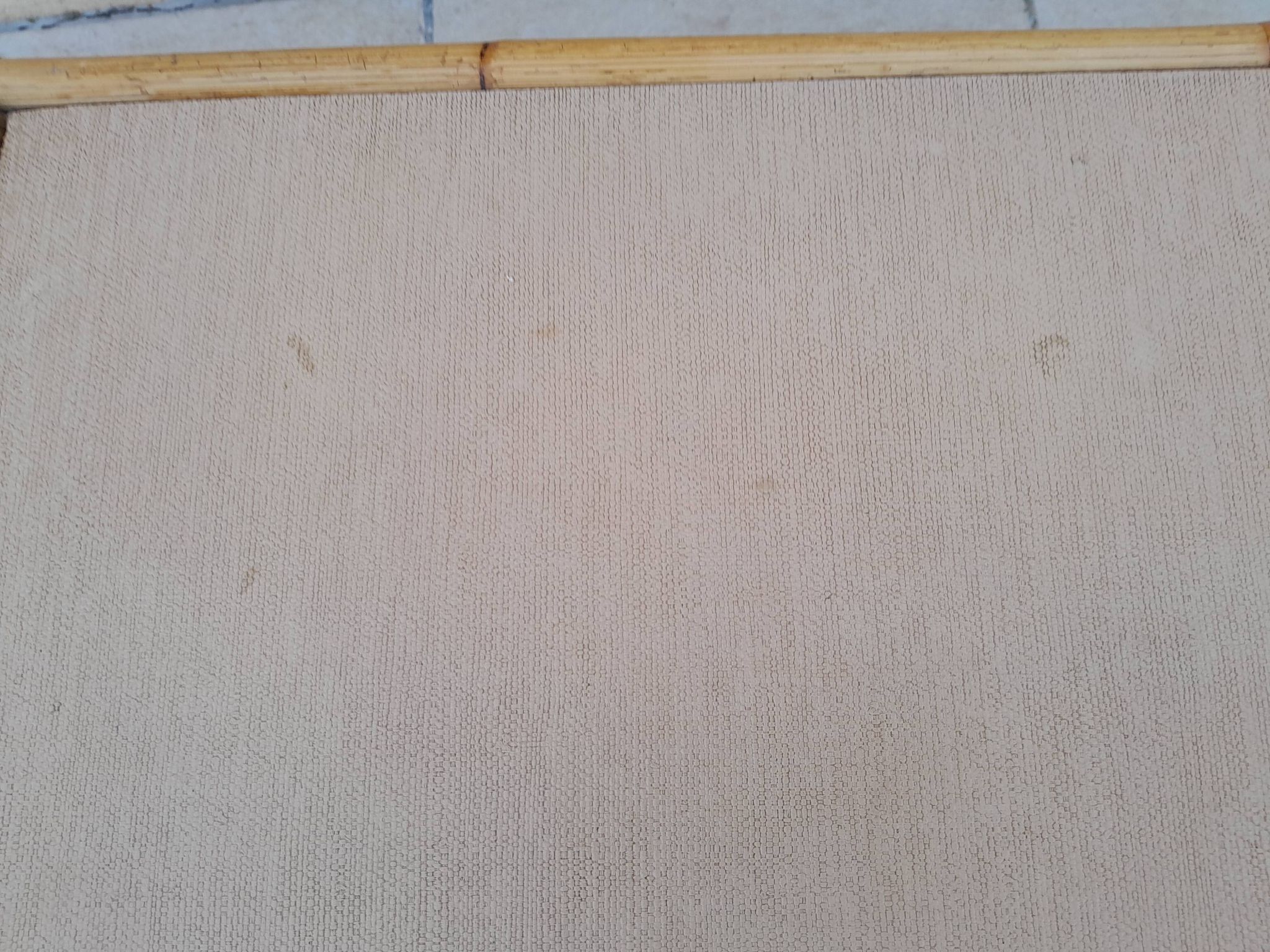 Table basse en rotin porte revue vintage