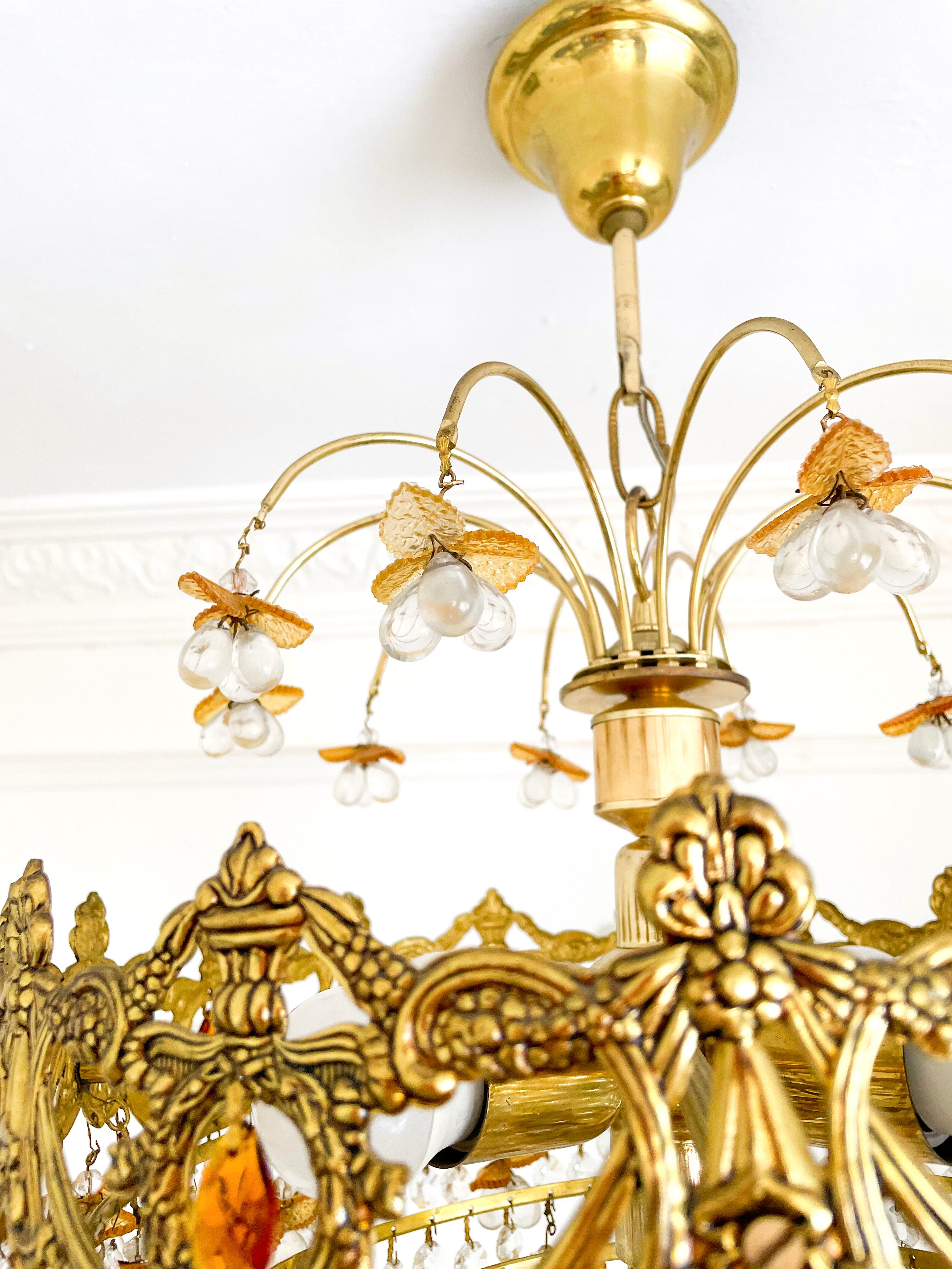 Exceptional vintage chandelier in Murano style crystal, orange, brass.