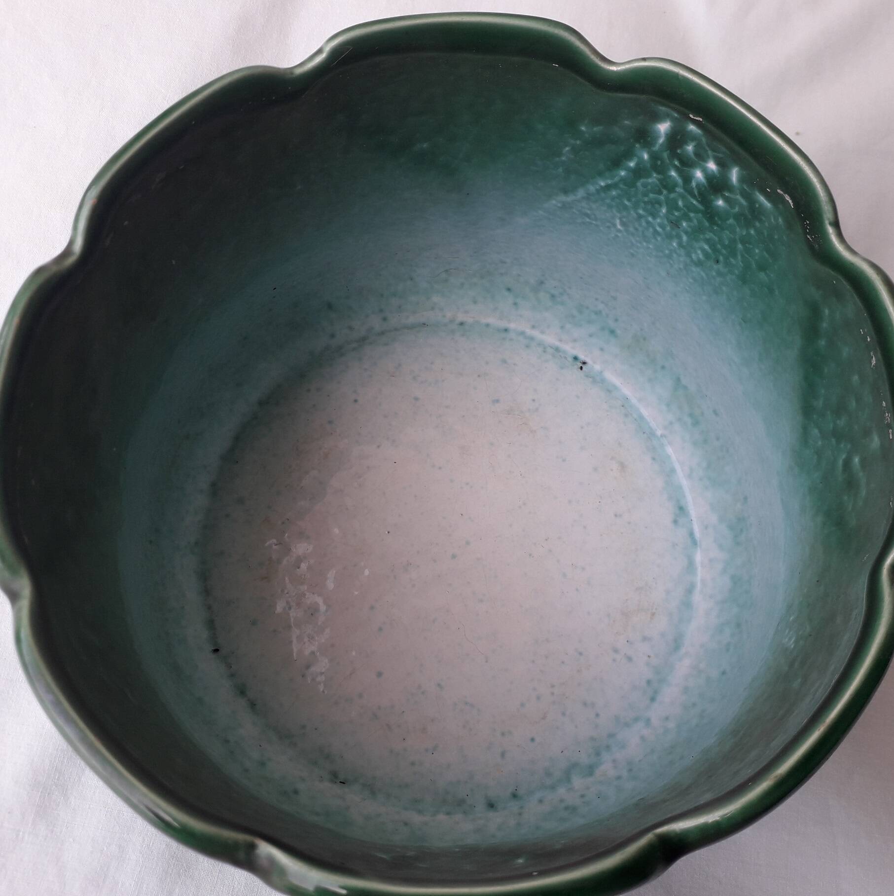 Green ceramic cache-pot