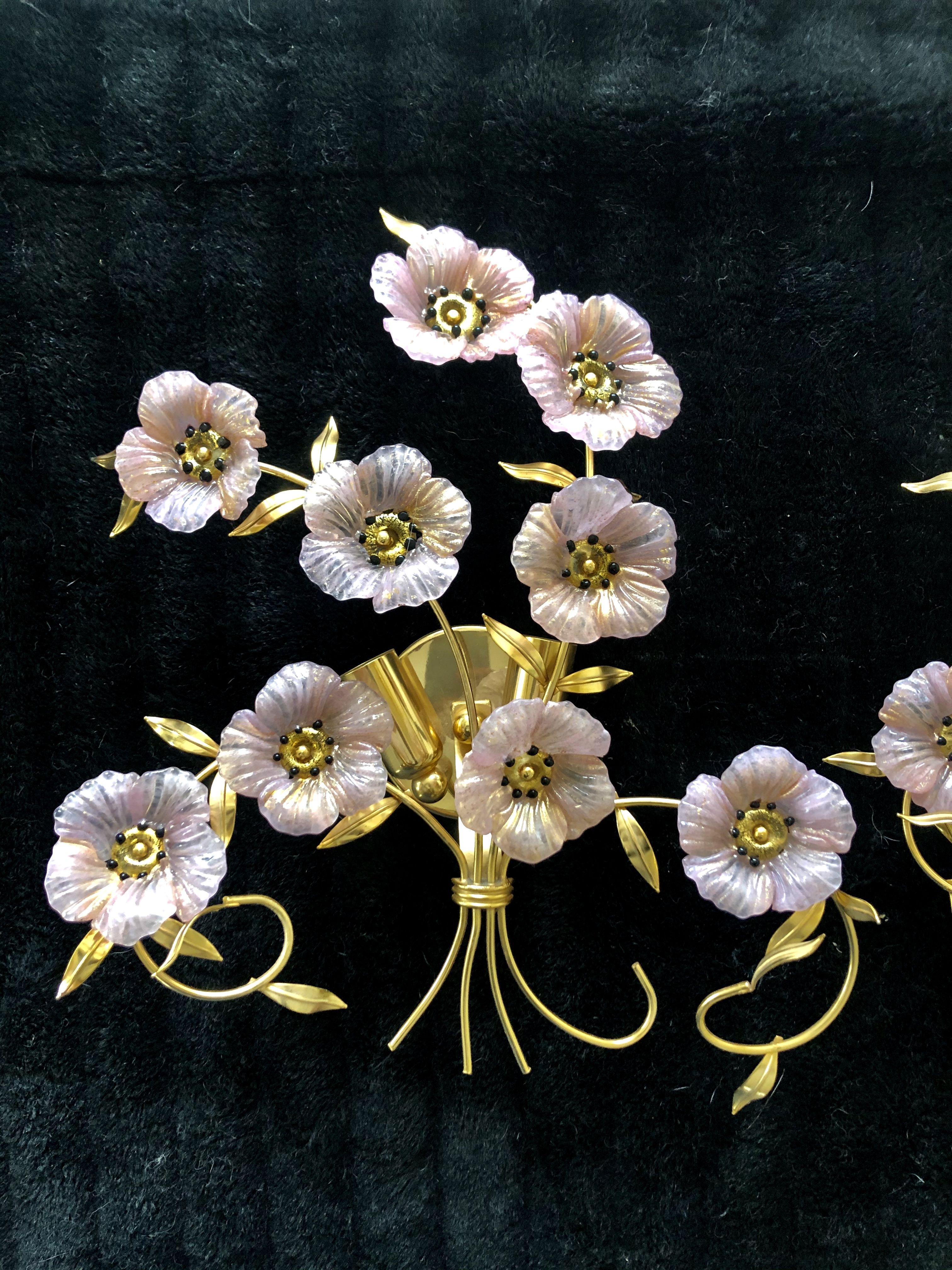Barovier and Toso pair of flower model sonces in gold finish and gilding bouquets
