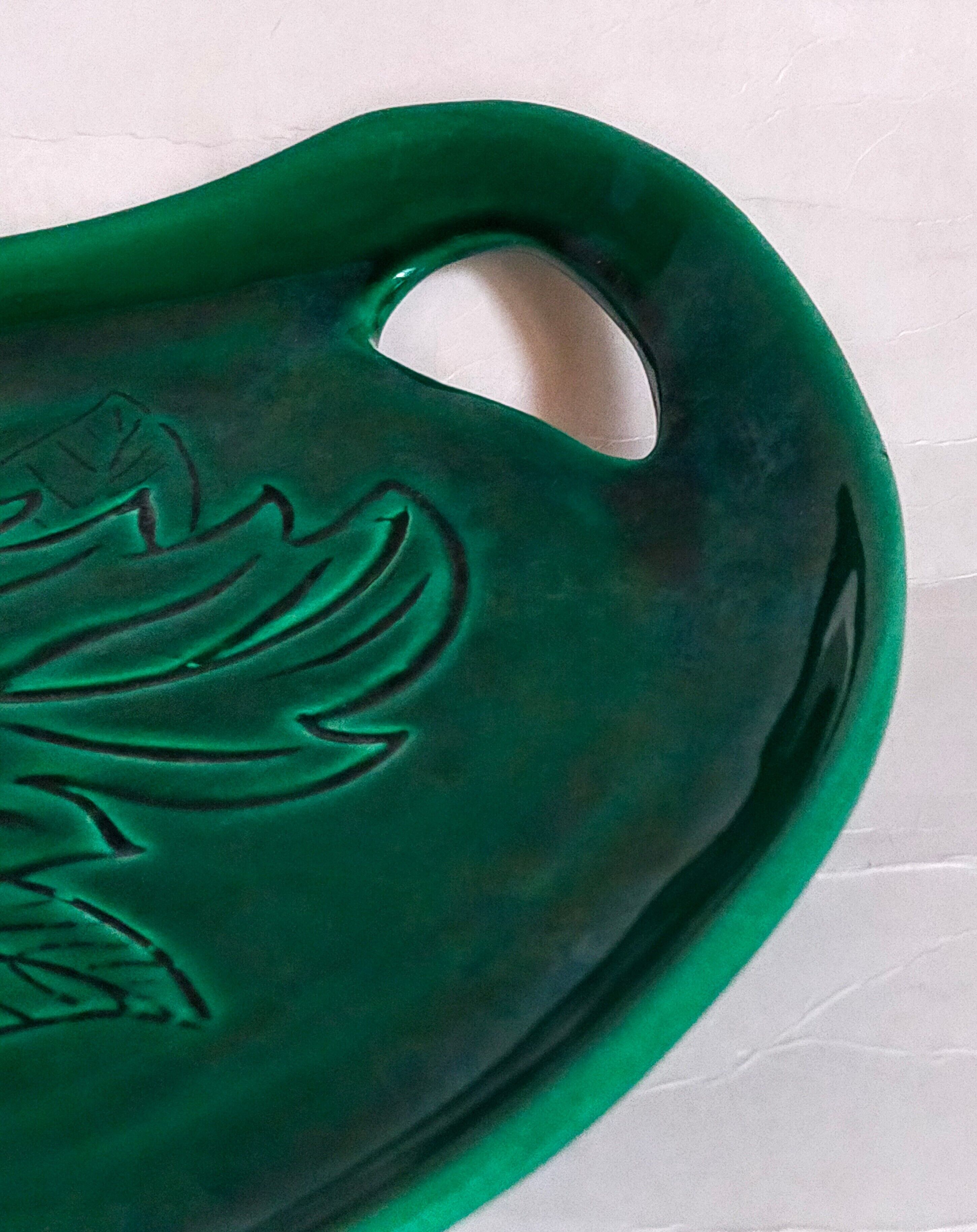Free-form presentation dish Green Slurry 50s