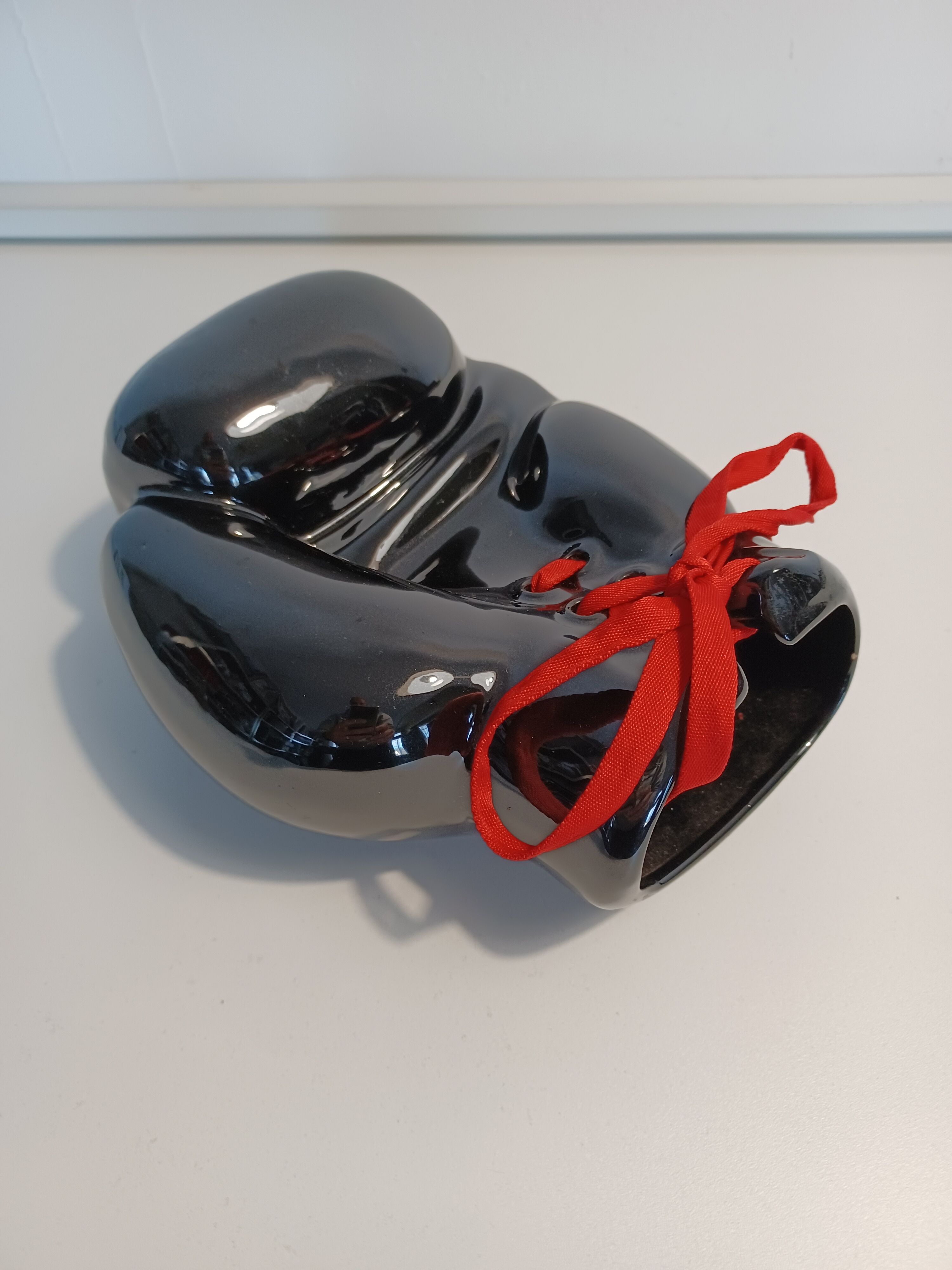 Ceramic pocket emptier by JC Peire. 1970s.