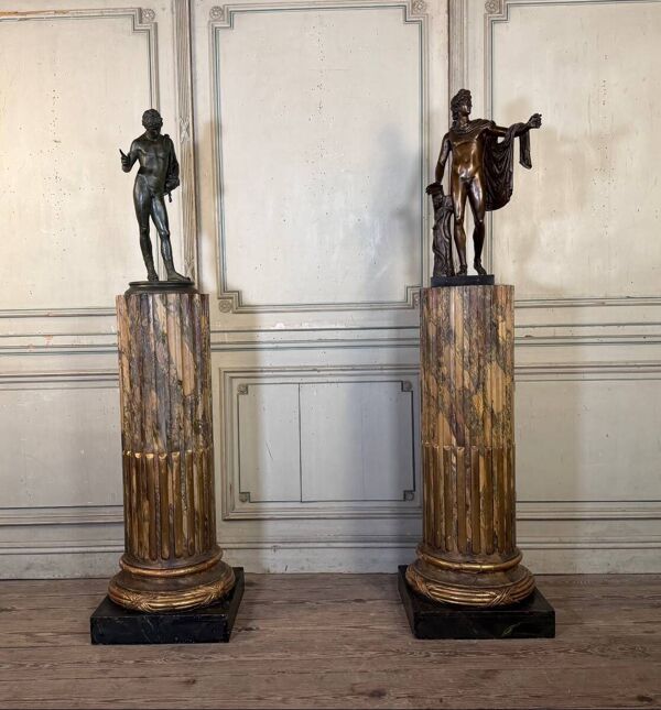 Paire de colonnes en bois sculpté de style Louis XVI, L’escalier de cristal, vers 1880