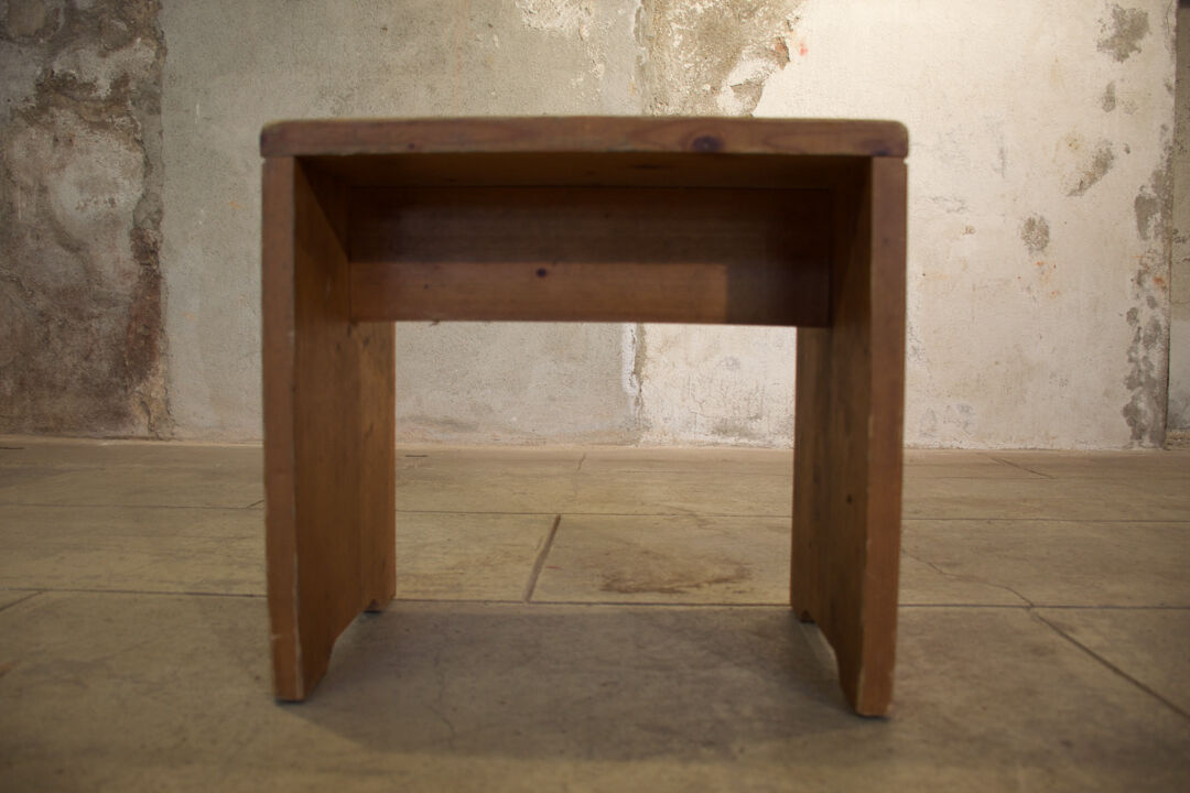 Série de huit tabourets les Arcs Charlotte Perriand