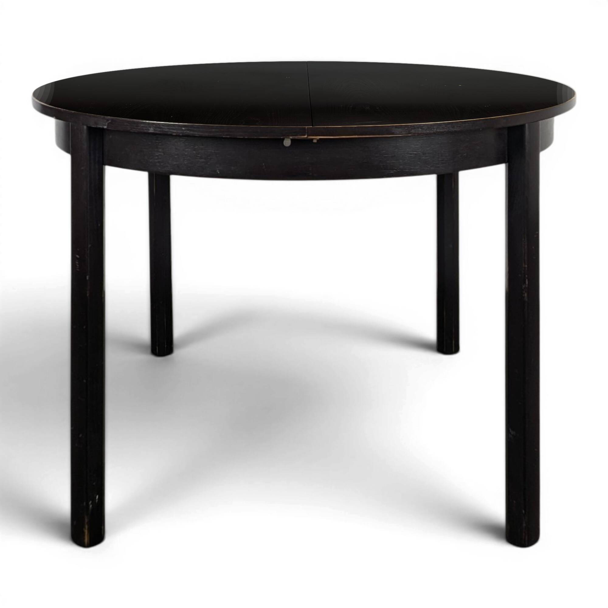 Table moderne teinté noir en chêne