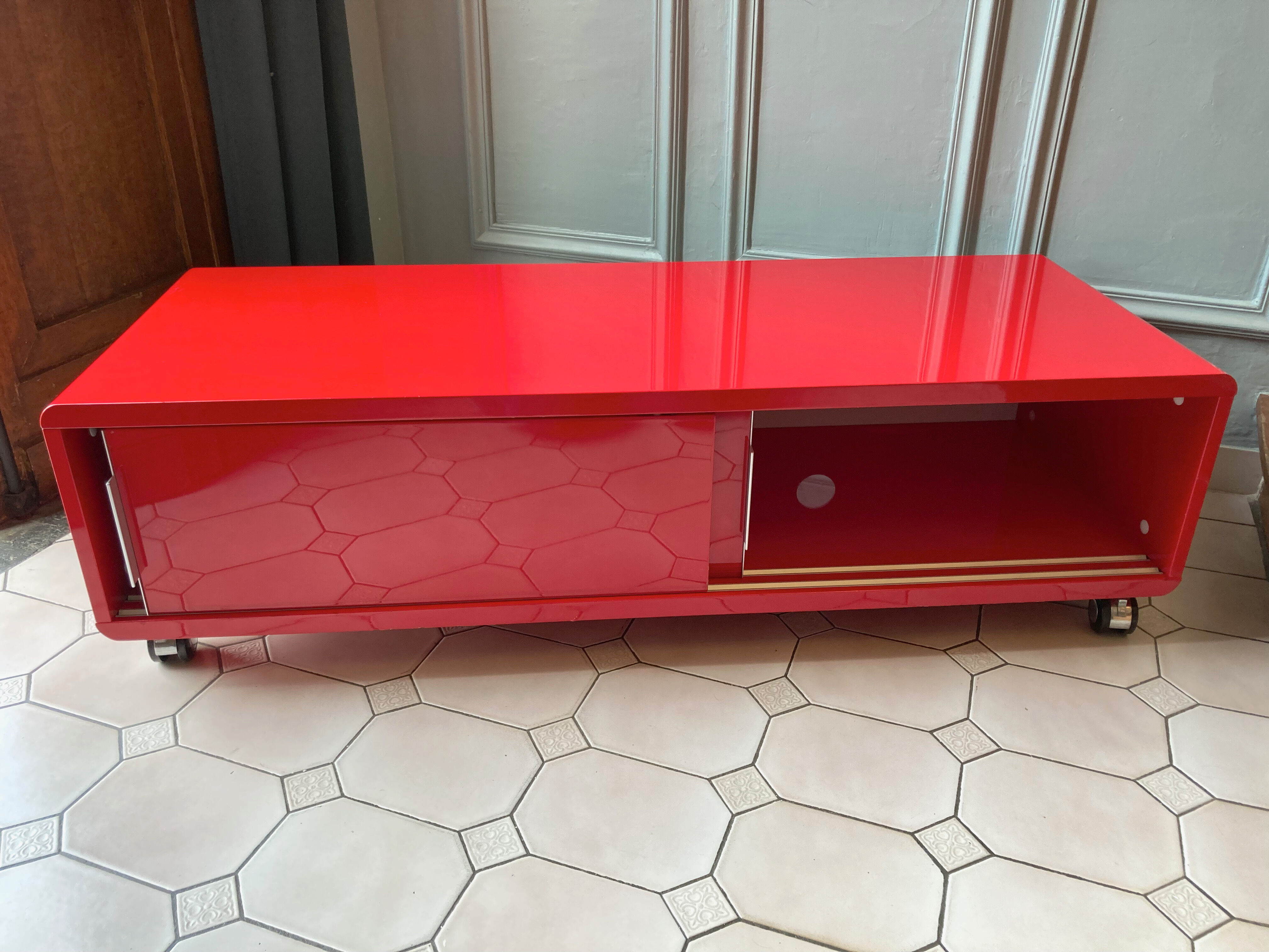 Lacquered red tv cabinet