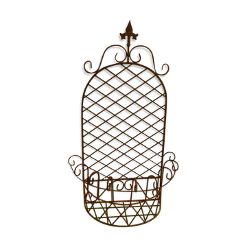 Iron wall planter
