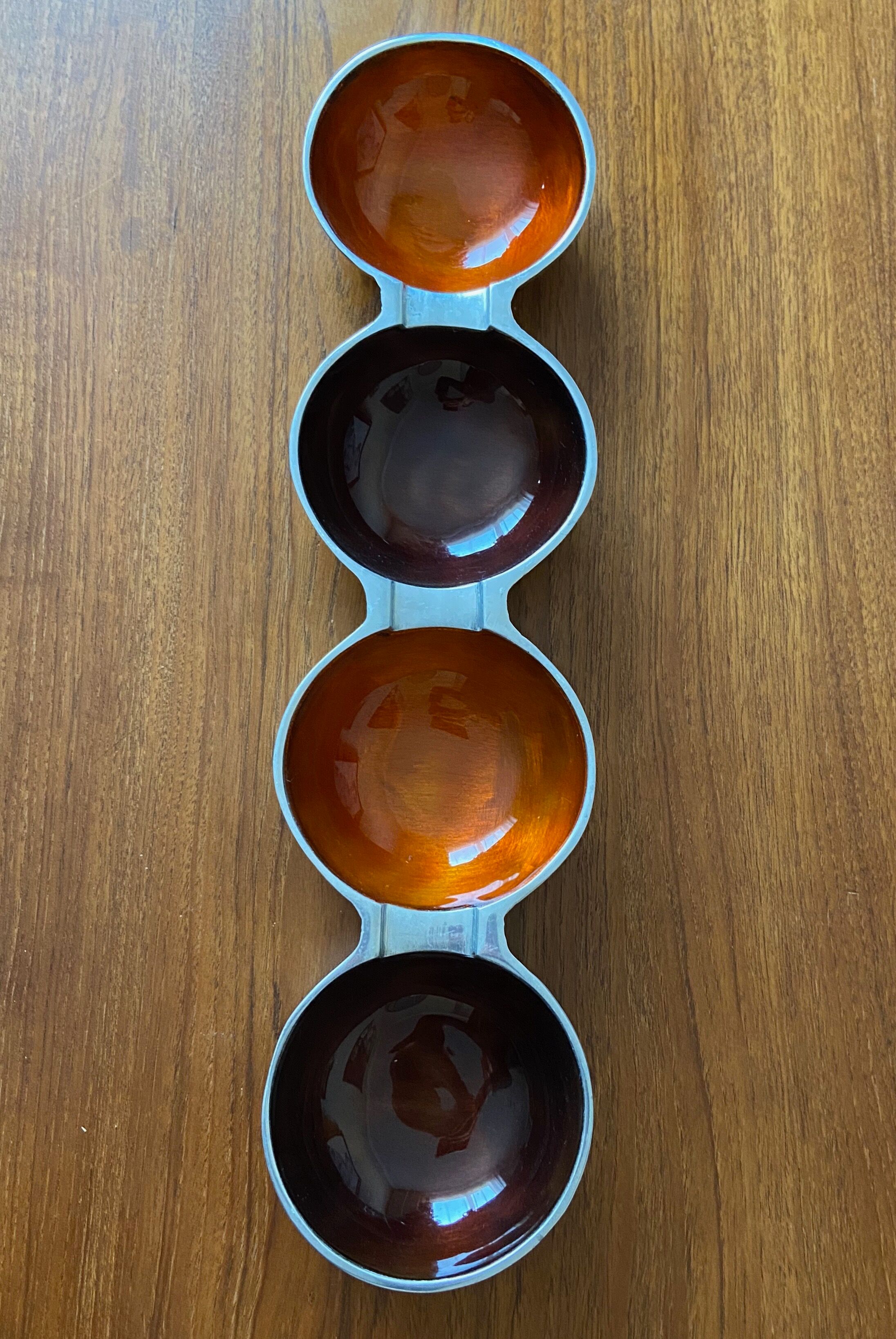 Presentation dish 60s