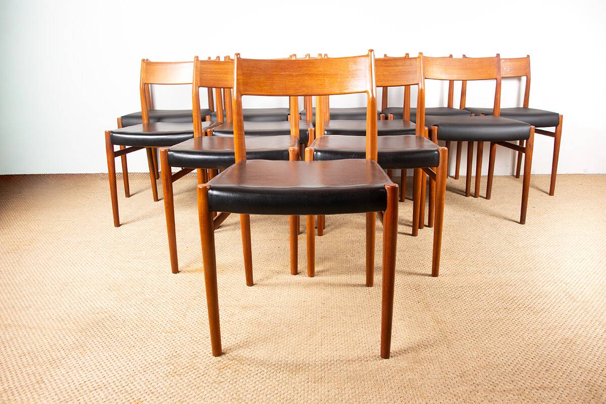 Set of 12 Danish chairs in teak and new skai, model 418, Arne Vodder.