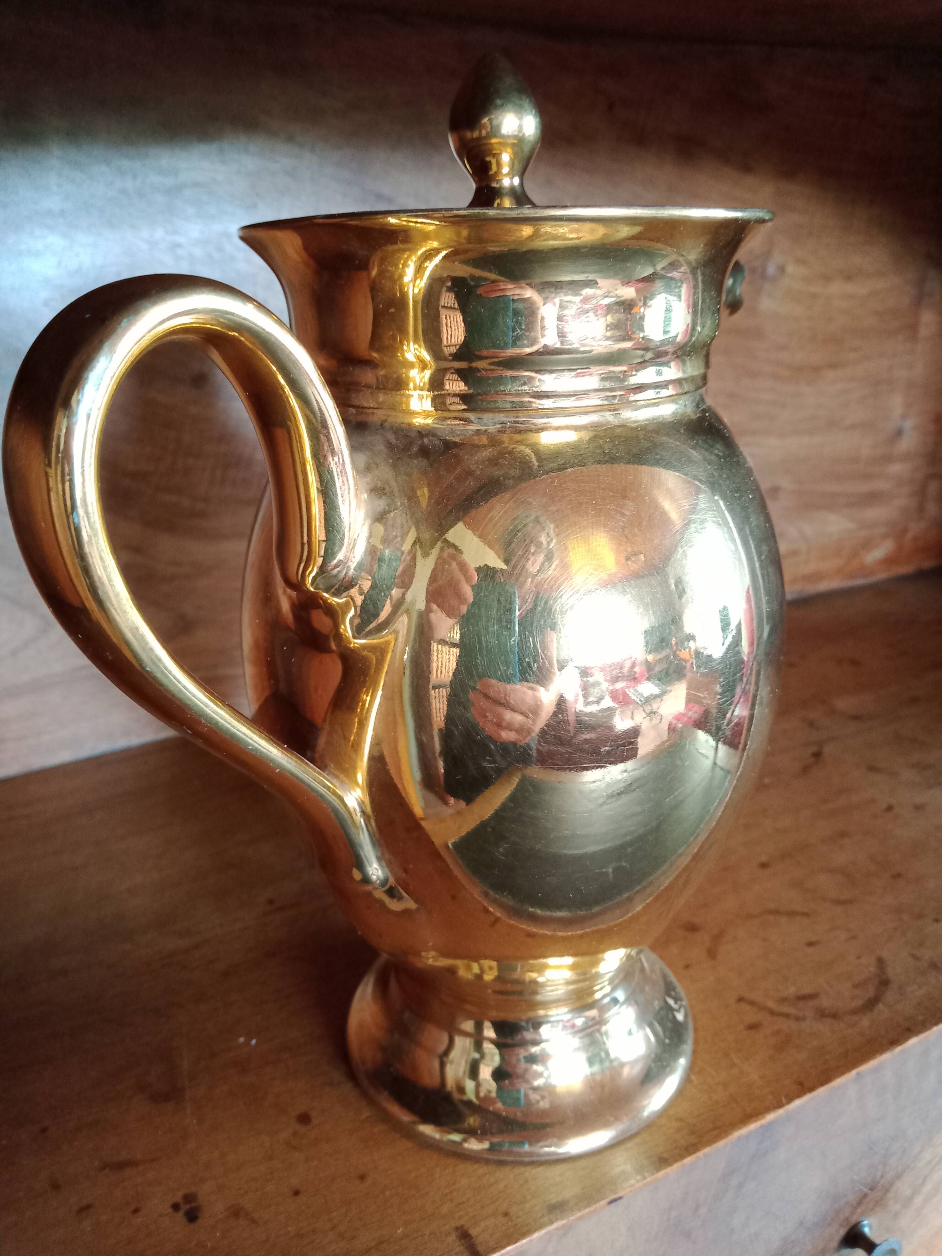 Chimera spout coffee pot in porcelain covered with gilding, Delvaux Paris