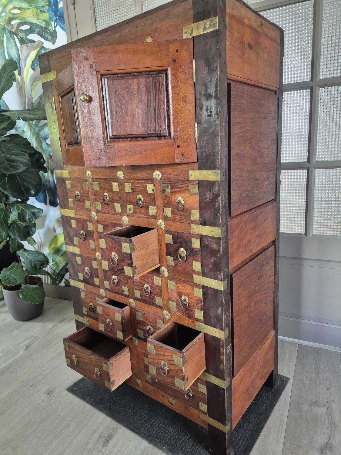 Trade furniture, Indian apothecary