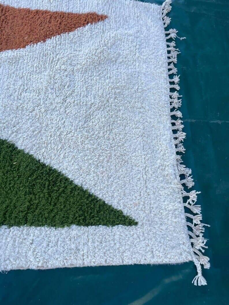 Handmade traditional Moroccan rug size 2/3 m