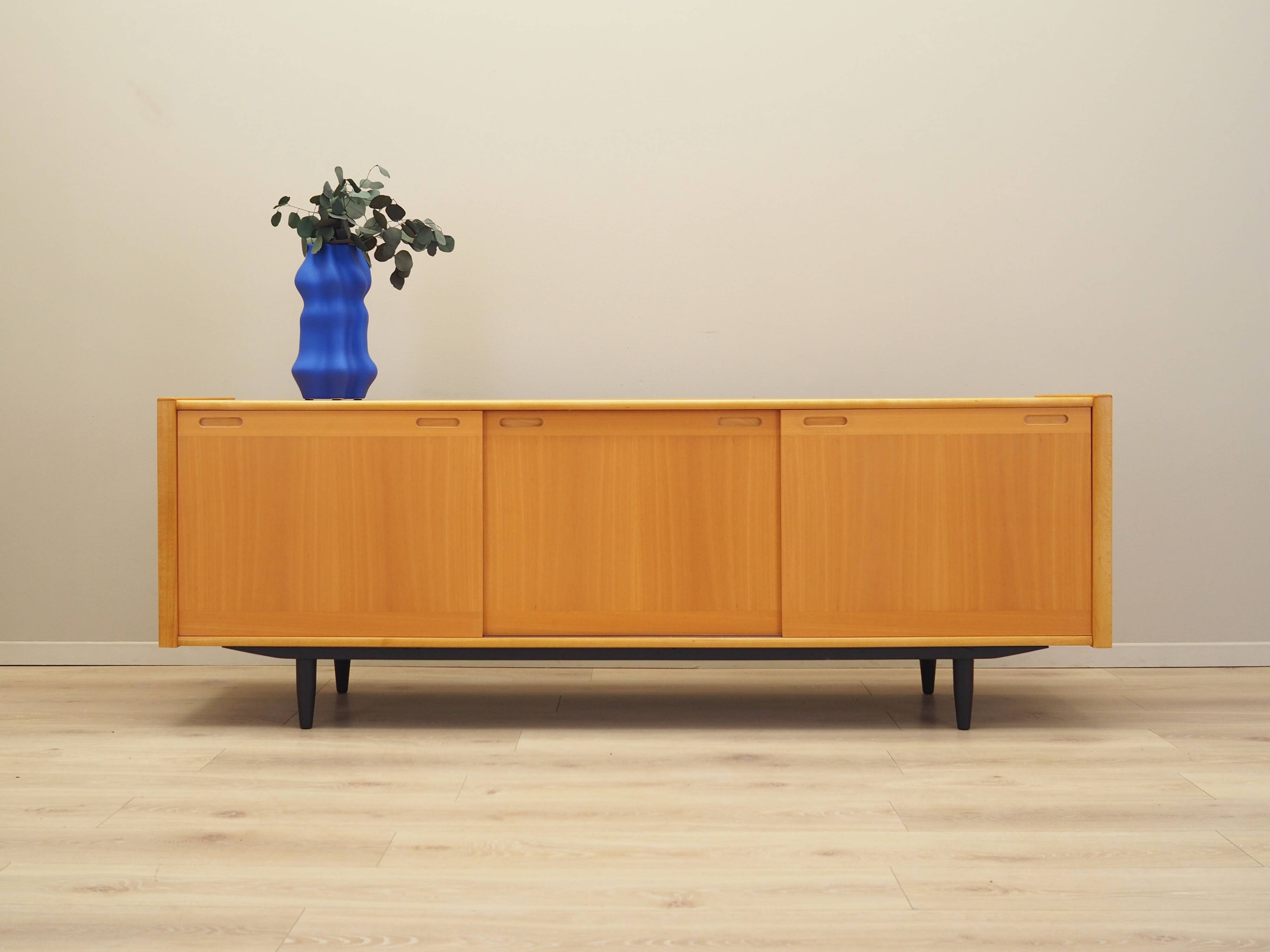 Buffet en hêtre, design danois, années 1970, production : Skovby Møbelfabrik