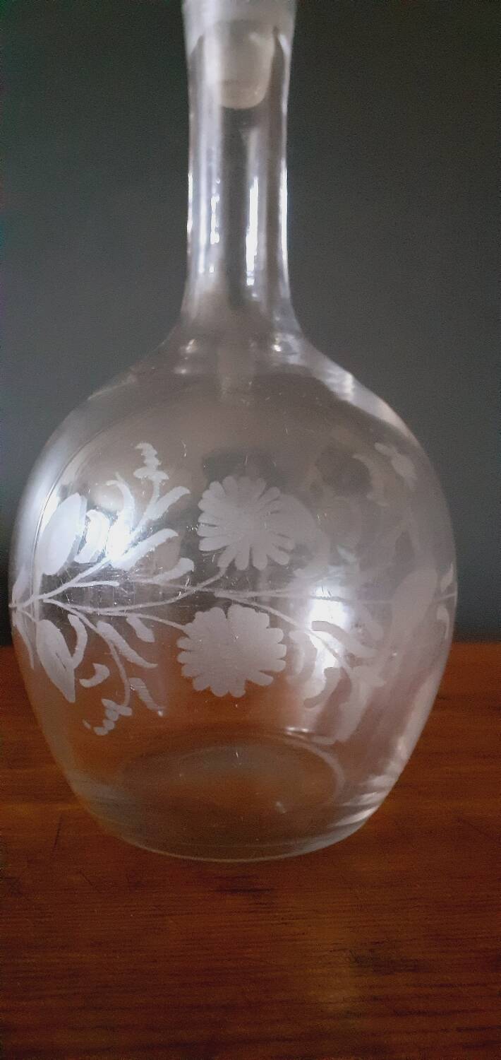 19th century carafe in blown and chiseled glass