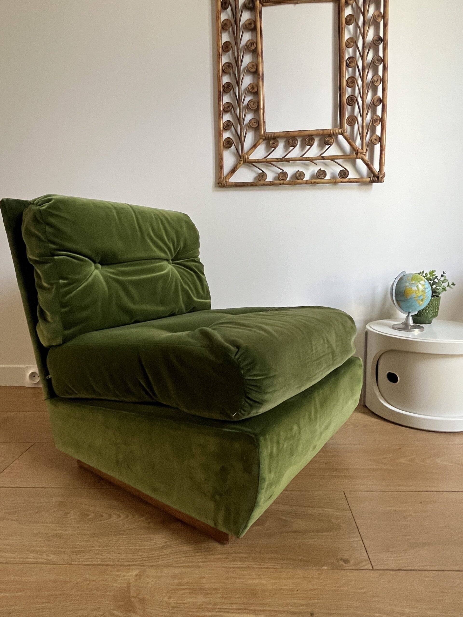 Chauffeuse basse vintage en velours vert