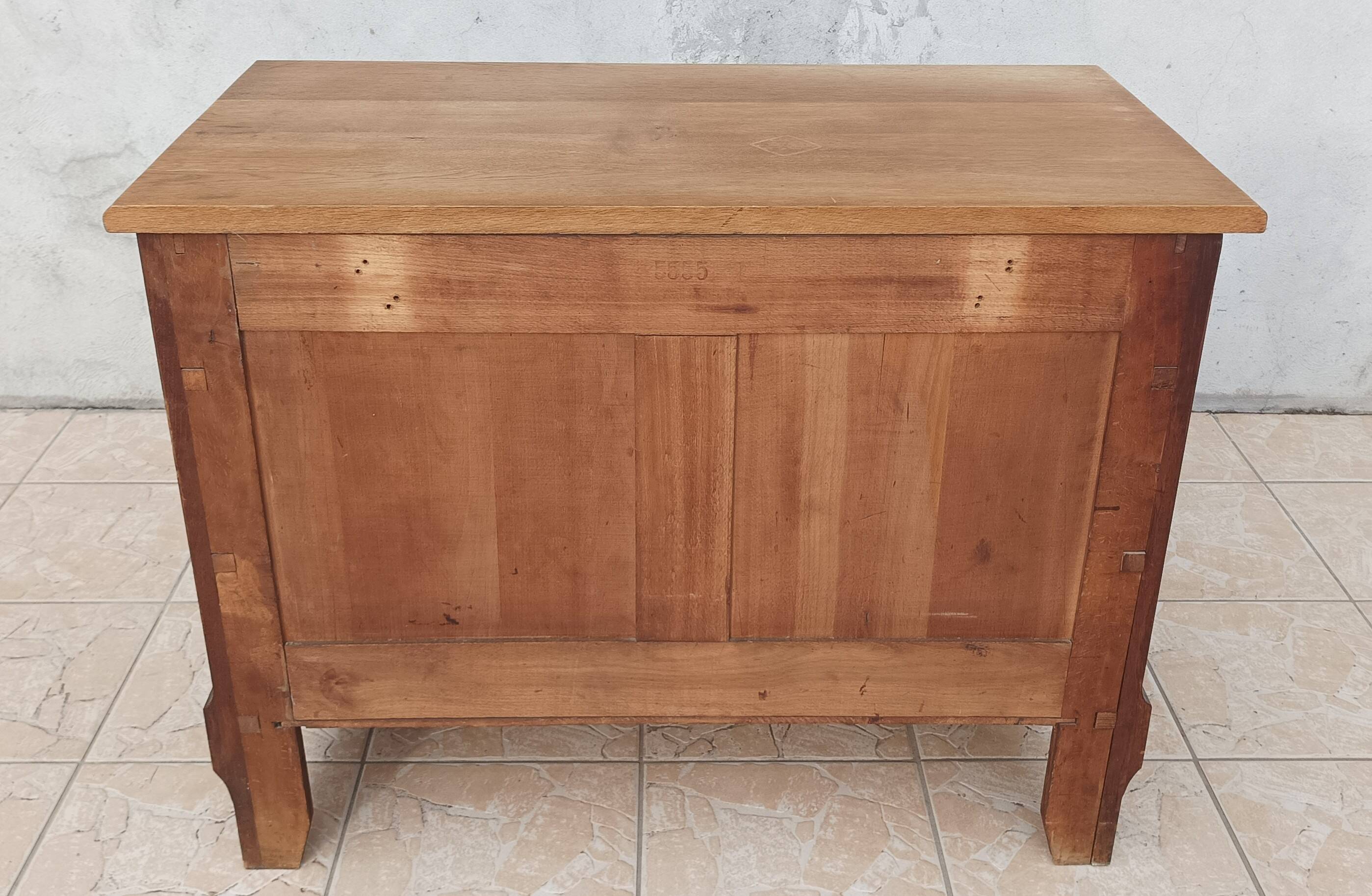 Commode style Louis XVI en chêne