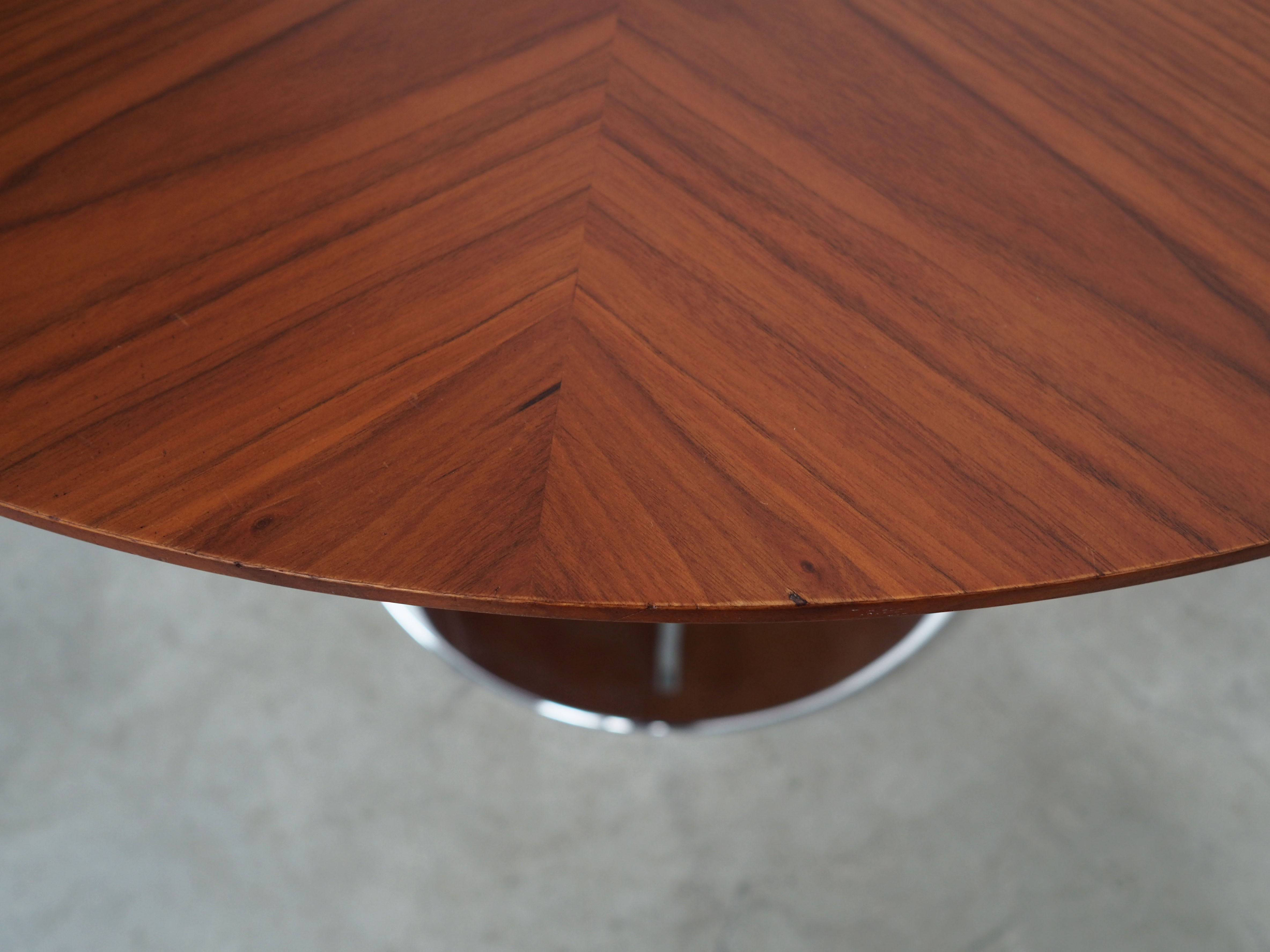 Round table from the 80s