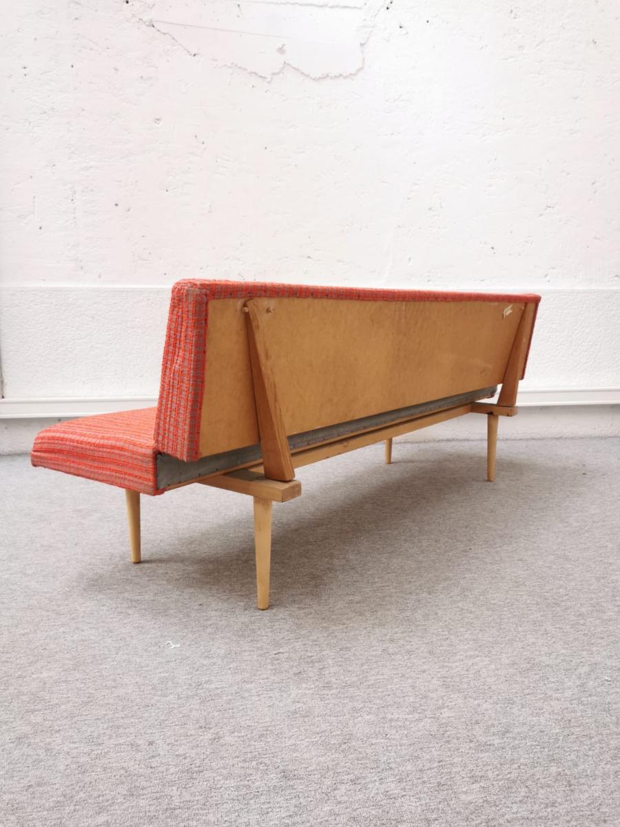 Day bed red fabric