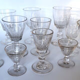 Lot de 12 verres anciens