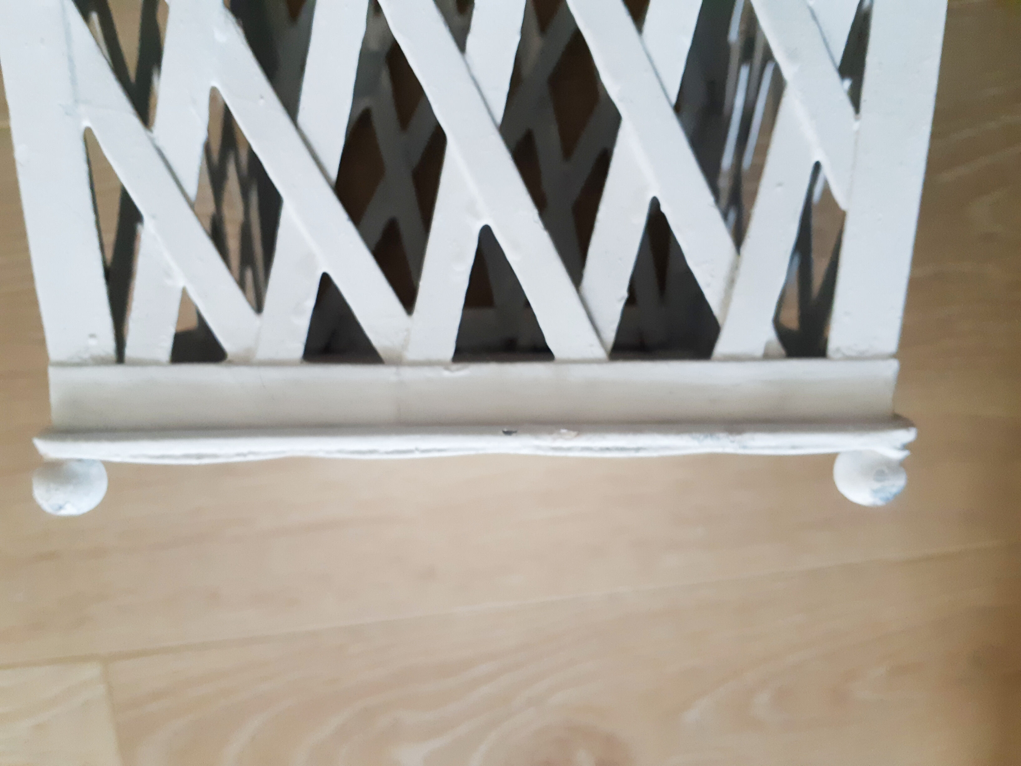 Openwork iron umbrella stand