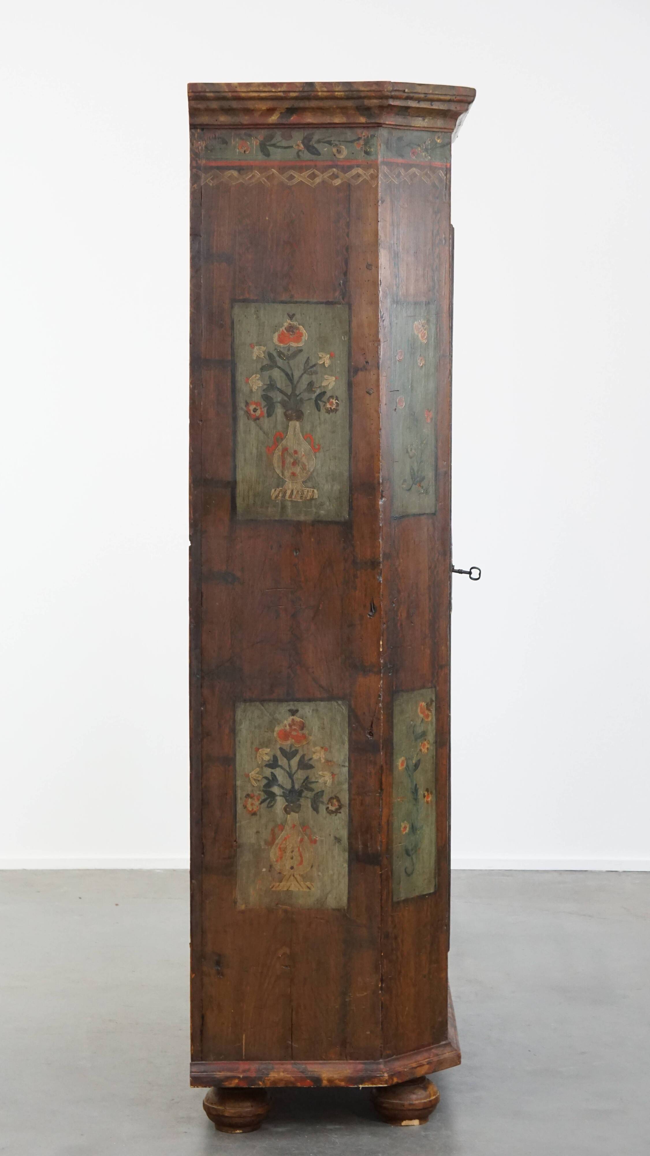 Buffet/armoire de mariée antique du XIXe siècle avec une porte