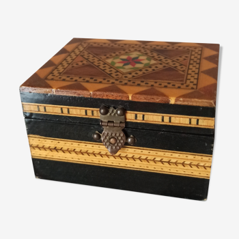 Coffret ancien motifs en marqueterie