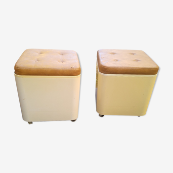 Deux poufs dime